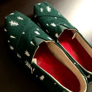 Green and White Embroidered Limited Edition Toms